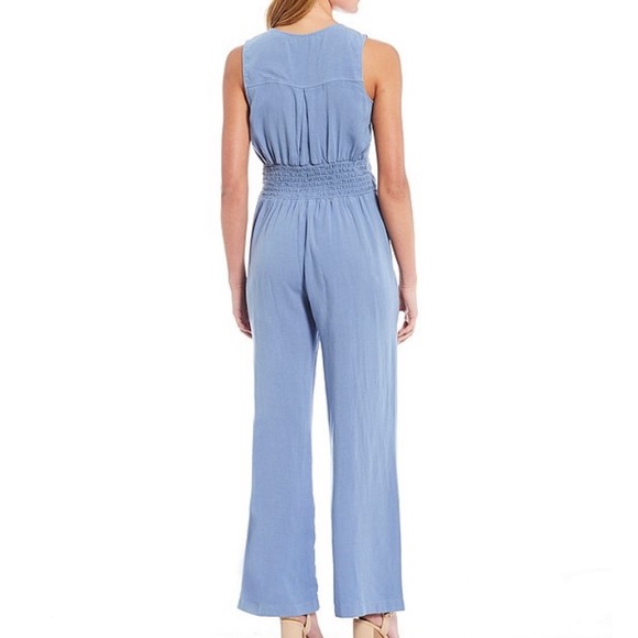 ✨ Brand 🆕 Tie Front V-Neck Smocked Back Jumpsuit - Picture 3 of 8